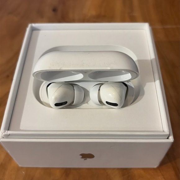 Wireless AirPods Pro 2nd gen with Case White with design - Picture 11 of 16